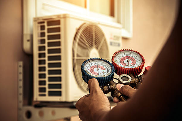 Professional Hvac technician working in Parsons, KS